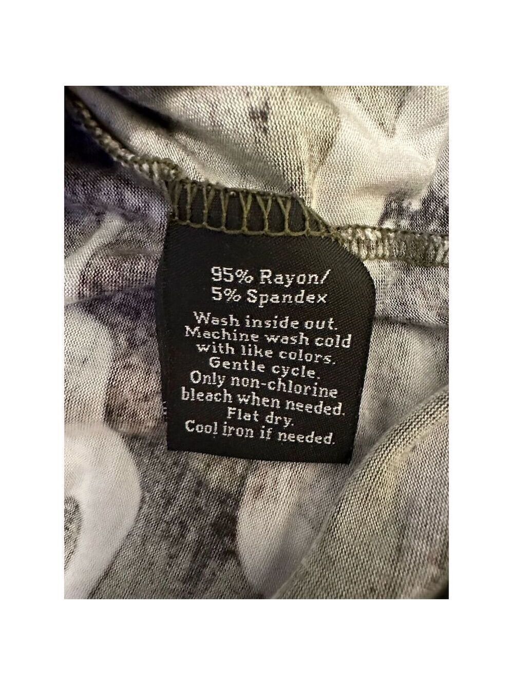 Rock & Republic women’s Camo V-Neck Tee with Pocket Size S - Picture 7 of 7